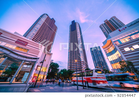 川崎都市風景在日本看在武藏Kosugi駐地前面的塔公寓小組 川崎都市風景在日本看在武藏Kosugi駐地前面的塔公寓小組 92854447