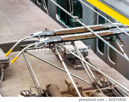 從與太宰治相關的立交橋上看到的受電弓 從與太宰治相關的立交橋上看到的受電弓 92854808