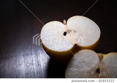 Pear cut in half Horizontal position Pear cut in half Horizontal position 92855315