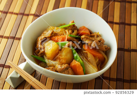 肉和土豆 92856329