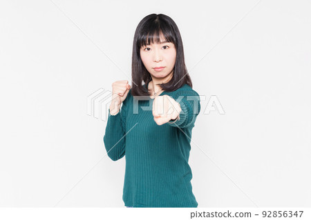 做拳擊姿勢的女人 92856347
