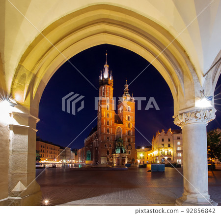 Krakow. St. Mary's Church and market square at dawn. Krakow. St. Mary's Church and market square at dawn. 92856842