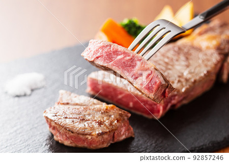 牛排烤肉鐵板燒特寫烤肉沙朗牛排 92857246