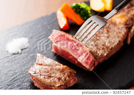 Steak Yakiniku Teppanyaki Close-up Grilled Meat Sirloin Steak 92857247