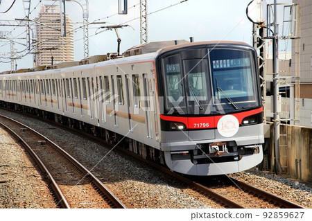 "TH Liner" 70090 series that directly connects to the Hibiya Line to meet the demand for seated commuting "TH Liner" 70090 series that directly connects to the Hibiya Line to meet the demand for seated commuting 92859627