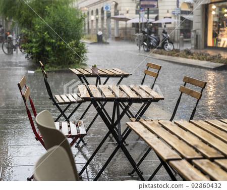 Hard rain in the city 92860432