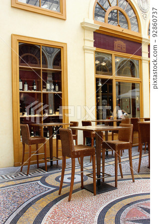 巴黎咖啡吧 92860737