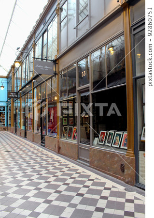 巴黎通道拱廊購物街風光 巴黎通道拱廊購物街風光 92860751