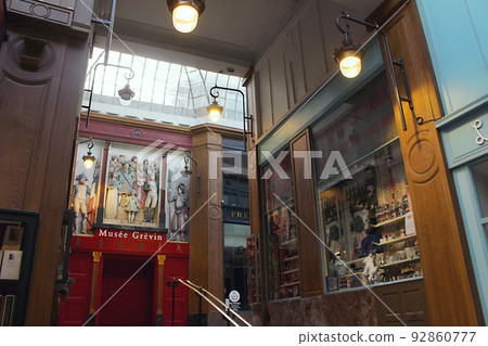 巴黎通道拱廊購物街風光 92860777