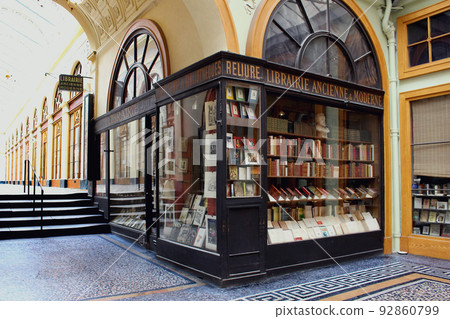 巴黎通道拱廊購物街風光 巴黎通道拱廊購物街風光 92860799