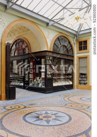 巴黎通道拱廊購物街風光 92860800