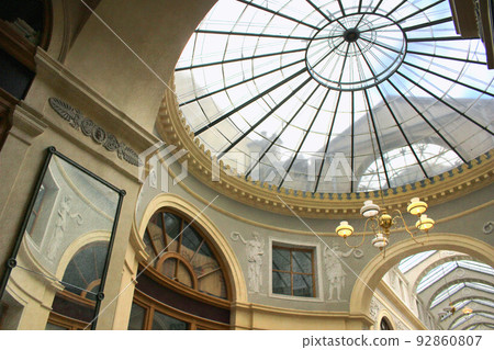 巴黎通道拱廊購物街風光 92860807