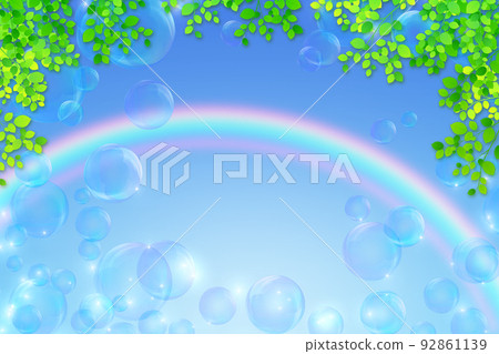 漂浮在新鮮的綠色和藍天的肥皂泡 92861139