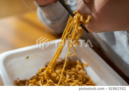 eating, child, whelp 92862582