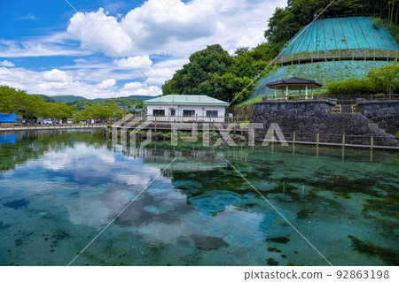 鹿兒島縣霧島山腳下的丸池泉水 鹿兒島縣霧島山腳下的丸池泉水 92863198