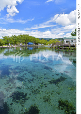 鹿兒島縣霧島山腳下的丸池泉水 鹿兒島縣霧島山腳下的丸池泉水 92863202