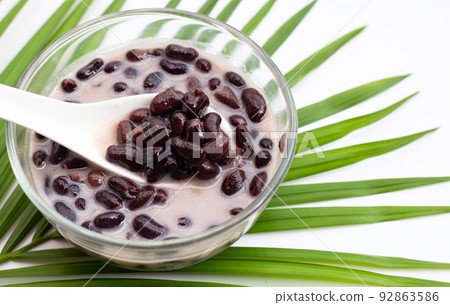 Black bean in sweet coconut milk Black bean in sweet coconut milk 92863586