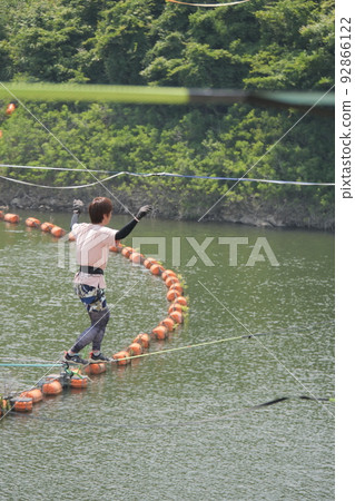 Slackline at the dam 92866122