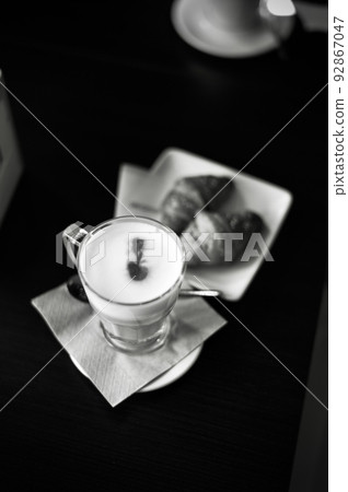 Take a break in Milan with cappuccino and croissant 92867047