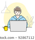 一個在家裡用電腦工作的人 92867112