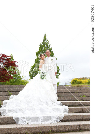 為不同年齡的情侶拍照 公園婚禮地點 為不同年齡的情侶拍照 公園婚禮地點 92867402
