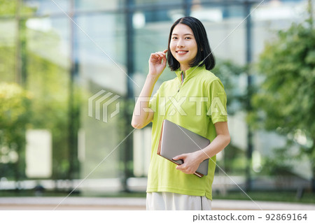 照顧者女性肖像 92869164