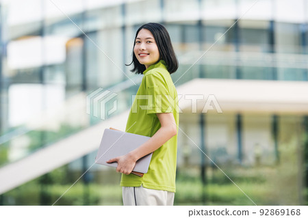 照顧者女性肖像 92869168