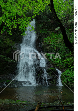 Falls in the mountains 92869962