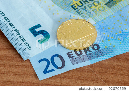 Vienna Philharmoniker 25 Euro value, quarter oz gold coin on paper money 25 EUR. Vienna Philharmoniker 25 Euro value, quarter oz gold coin on paper money 25 EUR. 92870869