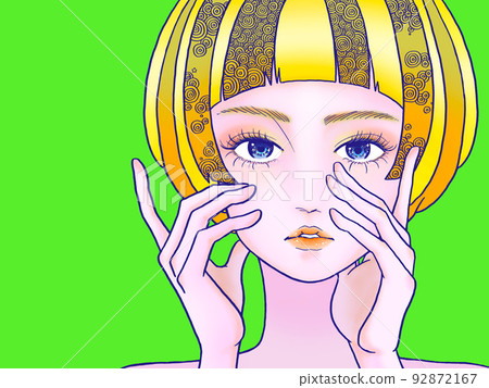 A short-haired girl facing the front Green background 92872167