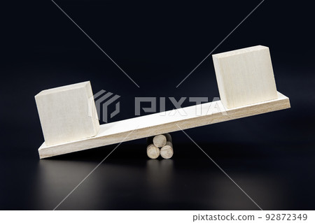 木蹺蹺板圖像 木蹺蹺板圖像 92872349