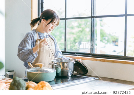 Asian woman cooking in the kitchen (failure/fatigue) Asian woman cooking in the kitchen (failure/fatigue) 92872425