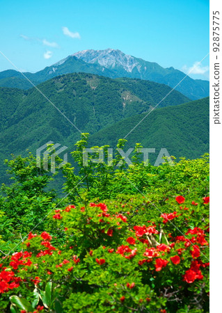 從岡山縣上弘前 3 真庭市的小路上看到的大仙和山辻 從岡山縣上弘前 3 真庭市的小路上看到的大仙和山辻 92875775