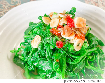 Chinese home-cooked vine garlic sauce (white red apricot leaf) 92876078