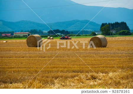 Tokachi summer field and wheat stalk roll 92878161