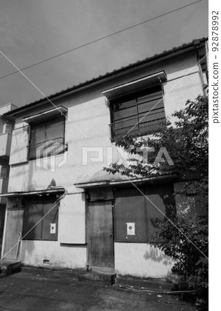 Apartment that became ruined Apartment that became ruined 92878992