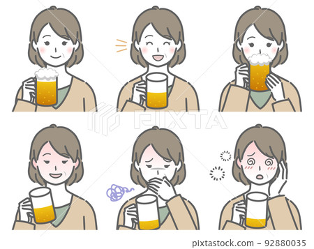 一名身著便衣的中年婦女在喝酒 一名身著便衣的中年婦女在喝酒 92880035