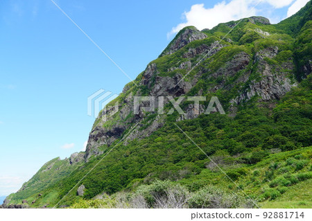 從雷電營地看到的陡峭懸崖 從雷電營地看到的陡峭懸崖 92881714