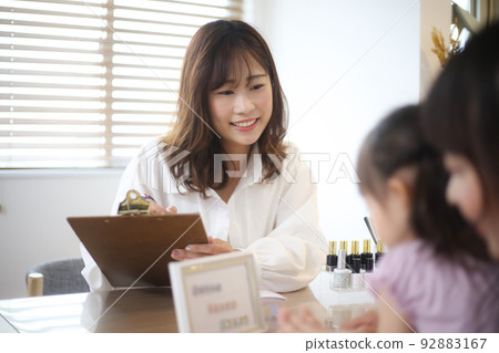 美甲師形象 美甲師形象 92883167