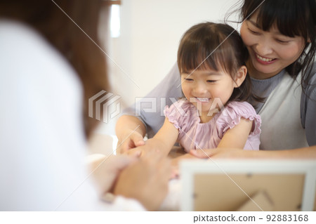做指甲的女孩圖片 做指甲的女孩圖片 92883168