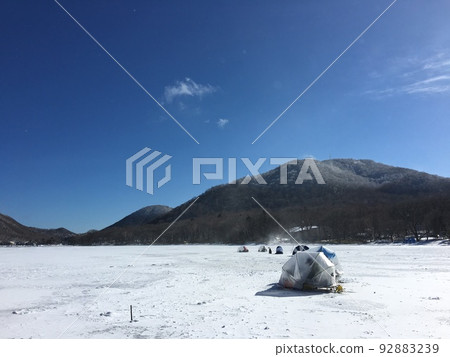 Smelt fishing in winter on Akagi Onuma ice 92883239
