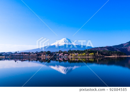 Upside-down Fuji from Okukawaguchiko 2022 92884585