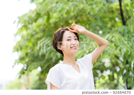 一個中年婦女的肖像 92884870