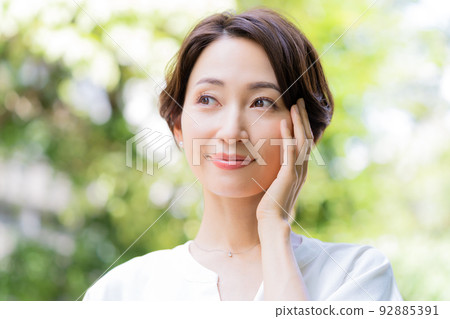 Middle women beauty Middle women beauty 92885391
