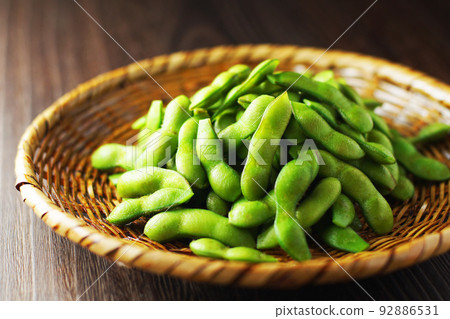 Edamame served in a bowl Edamame served in a bowl 92886531