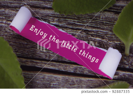 Motivational quote on pink note with leave on wooden desk. 92887335