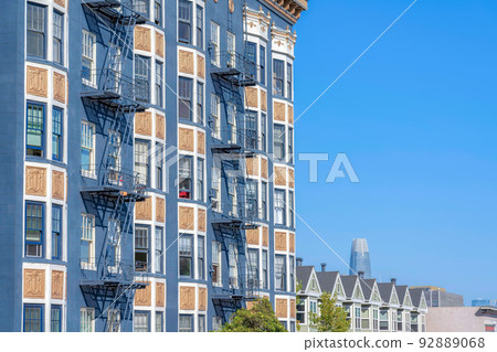 Multi-storey apartment building and complex townhouses in San Francisco, CA 92889068