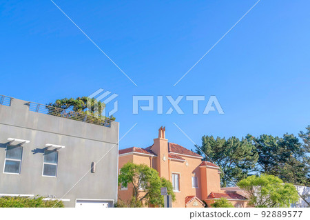 Houses in the suburban neighborhood in San Francisco, California 92889577
