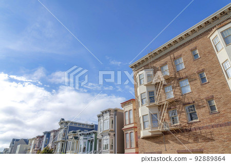 Residential buildings in the suburban neighborhood of San Francisco, California 92889864