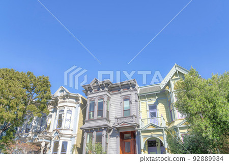 Single townhouses with victorian style exterior and balconies in San Francisco, California Single townhouses with victorian style exterior and balconies in San Francisco, California 92889984